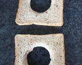 Une image de l'étape 2 de Tartines façon croque monsieur aux œufs coulant 😋 et son toast au fromage fondu.
