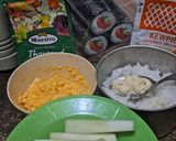 Foto langkah ke 1 dari resep Egg Mayo Sushi, Bekal Sekolah Sikecil.