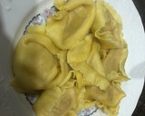 Foto del paso 2 de la receta: Tortellinis relllenos de berenjena en salsa de tomate y queso cheddar