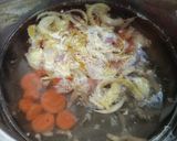 Foto langkah ke 2 dari resep Sup Kimlo Kembang Tahu.