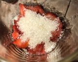 Foto langkah ke 3 dari resep Healthy Straweberry Milk.