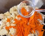 A picture of step 3 of Stir-Fried Cauliflower 炒菜花.