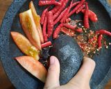 Foto langkah ke 2 dari resep Sambal Dadak Sunda.