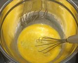Foto langkah ke 3 dari resep Bolu Caramel Mini.