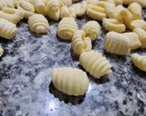 Foto del paso 2 de la receta: Ñoquis sin gluten con puré instantáneo