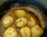 A picture of step 3 of Stuff Aloo Baingan.