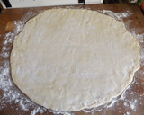 Foto del paso 1 de la receta: Pizza casera con quesos, alcachofas, palmitos y salchichón ibérico