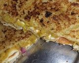 A picture of step 3 of Leftover chole paneer sandwich.