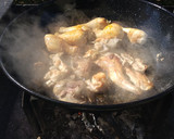 Foto del paso 2 de la receta: Conejo y pollo con tomate a leña