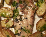 Foto del paso 11 de la receta: Chicharros al hormo, con patatas baby y cebolletas asadas