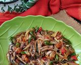 Foto langkah ke 5 dari resep Oseng Klotok Cabe Hijau Mangga Muda.