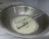 Foto del paso 2 de la receta: Pionono relleno con crema y duraznos 🍑 🥛 | Riquísimo y Fácil