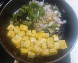 A picture of step 2 of Paneer capsicum masala.