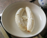Foto del paso 1 de la receta: Plátano con relleno de chocolate y queso