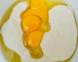 Foto del paso 1 de la receta: 🥧BUDÍN🥧 DE NARANJA🍊CON MANZANAS🍎🍎 Y PASAS DE UVA 🍇