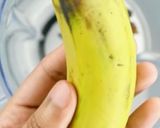 A picture of step 1 of Healthy dates shake.