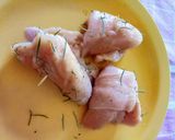 Foto del paso 1 de la receta: Suprema de pollo al romero con formitas de polenta y guisantes