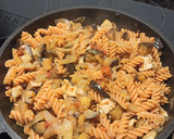 Foto del paso 5 de la receta: Pasta con pollo y berenjena