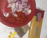 A picture of step 1 of Spaghetti jollof.