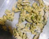 Foto langkah ke 3 dari resep Kue Bawang Gunting.
