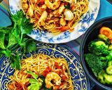Hình bước làm 5 của món Mì ý tôm mực sốt cà chua