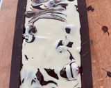 Une image de l'étape 4 de Une tablette chocolat blanc et noirs et fruits rouges 🍫.