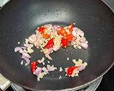 รูปขั้นตอนการทำที่ 2 ของ แหนมผัดไข่ขยี้