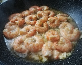 Foto del paso 3 de la receta: Langostinos al ajillo con cava 🦐🍾