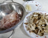 Foto del paso 1 de la receta: Pasta con setas y gambas