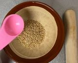 A picture of step 2 of Carrot seasoned with sesame sauce.