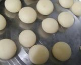 A picture of step 4 of Sooji gulabjamun.
