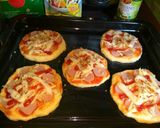 Foto langkah ke 5 dari resep Pizza Mini Empuk.