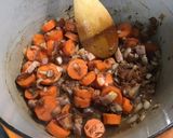 Une image de l'étape 11 de Rôti de cerf mariné, lard et carottes.