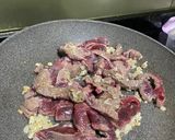 A picture of step 2 of Beef and Cabbage in Soysauce and Ginger.