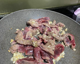 A picture of step 2 of Beef and Cabbage in Soysauce and Ginger.