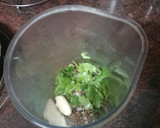 Foto del paso 1 de la receta: Contramuslos asados en freidora de aire con papas arrugas, piña y mojo verde