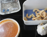 Foto del paso 2 de la receta: Gulas con gambas al ajillo y tomate frito