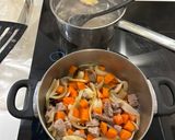 A picture of step 2 of Taiwanese Beef Noodle Soup with Tomato.