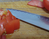 Foto del paso 1 de la receta: Ensalada tibia de Pollo, frutos secos, dátiles, pepinillos y orejones