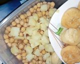 A picture of step 6 of Dahi Phulki Chana Chaat.