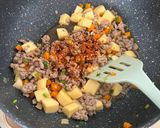 รูปขั้นตอนการทำที่ 4 ของ หมูสับผัดเต้าหู้ไข่