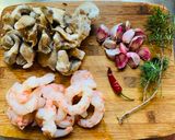 Foto del paso 1 de la receta: Spaghetti - mar y monte (setas y gambas)