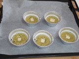 MUFFINS salati alle noci e basilico, con cuore di formaggio