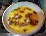 صورة لخطوة 3 من وصفة قرص بيض بالبسطرمه 🍳🥓