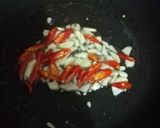 รูปขั้นตอนการทำที่ 2 ของ มะระขี้นกยักษ์ผัดไข่