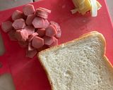 Foto langkah ke 1 dari resep Grilled Cheese Sausage Sandwich.