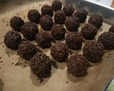 Foto langkah ke 6 dari resep Bola-bola Coklat.