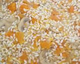 Foto del paso 4 de la receta Risotto de calabaza, champiñones, gorgonzola y crusty de salmón