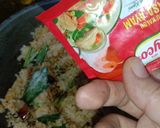 Foto langkah ke 6 dari resep Nasi Goreng Sederhana.