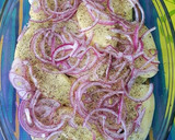 Foto del paso 3 de la receta: Patatas confitadas al horno con cebollas y hierbas provenzales